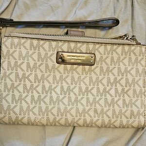 Michael Kors Adele Logo Smartphone wallet